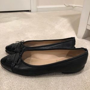 Chanel black Logo Ballet flats